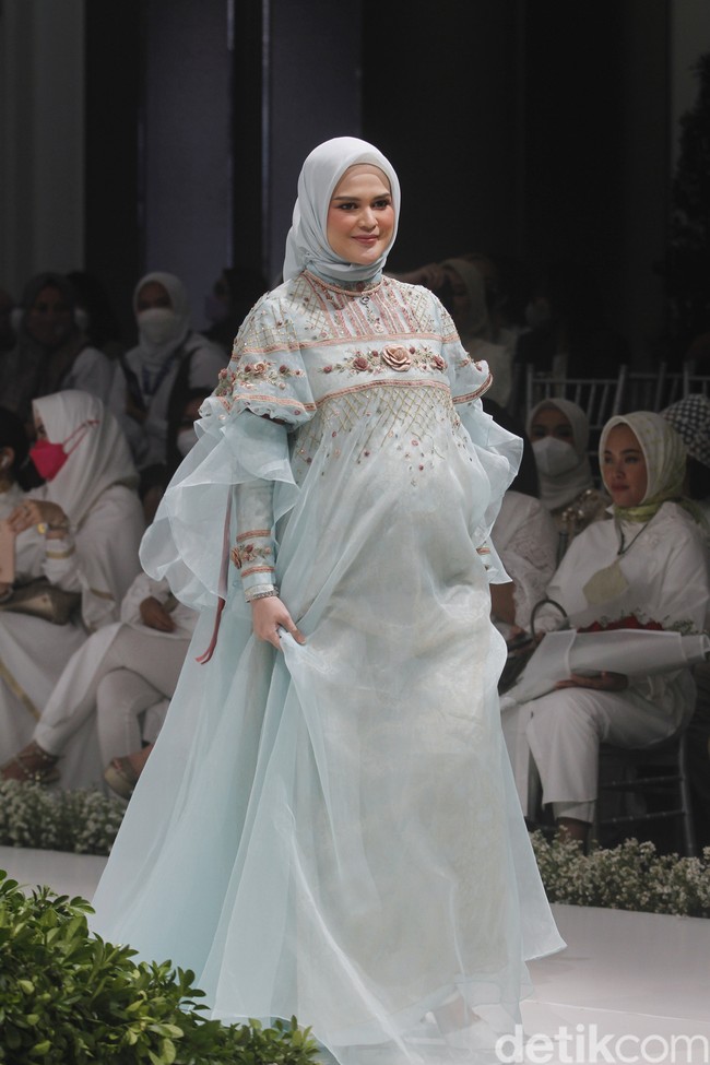 Cut Meyriska sebelumnya melahirkan anak pertamanya yang berjenis kelamin laki-laki pada 17 Juli 2020. Pemain sinetron ini baru mengetahui hamil anak kedua saat usia kandungannya sudah dua bulan. Foto: Abduh/Detikcom