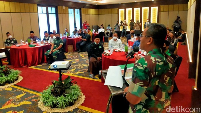Danrem 083 Bhaladika Jaya, Kolonel Infanteri Yudhi Prasetyo bersama sejumlah komponen masyarakat Banyuwangi