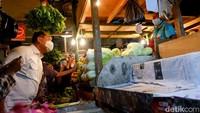 Lutfi datang sekitar pukul 11.30 WIB. Harga minyak goreng kemasan ditemukan dijual sebesar Rp 40.000 dengan ukuran 2 liter, hal itu dinilai sudah sesuai dengan harga keekonomian.  