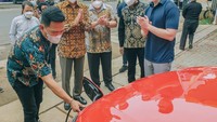 Pengguna mobil listrik hanya membutuhkan waktu 5-6 jam pengisian daya mobil untuk mencapai angka 100 persen.