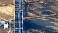 Berdasarkan foto yang dipotret pihak Kyodo pada Kamis (17/3/2022), gempa M 7,3 yang mengguncang Jepang juga menyebabkan kereta peluru Shinkansen tergelincir di Shiroishi, Prefektur Miyagi. Kyodo/via REUTERS.