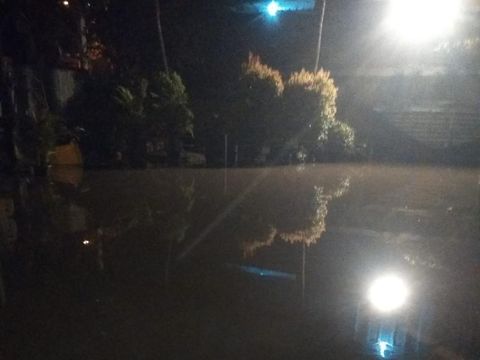 GPIB Sumber Kasih, Jl Lebak Bulus III, Cilandak, Jaksel, kebanjiran pada Kamis (17/3/2022) pukul 19.00 WIB. (Sumber foto: Warga bernama Arnold Mamesah/detikcom)