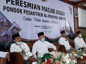 Gus Mus Bicara Esensi Jumatan hingga Kegiatan Politik Berbungkus Ibadah