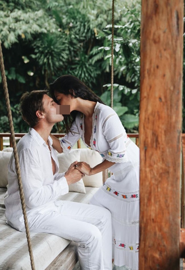 Kerap membagikan foto romantis, rupanya tak sedikit netizen yang menjadi salah fokus melihat paras dari suami bule Indah Kalalo itu. Tak sedikit yang menyebut jika sang suami memiliki kemiripan dengan artis luar negeri, Tom Cruise. Foto: dok. Instagram/@indahkalalo