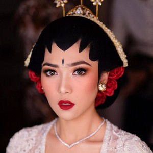 7 Inspirasi Makeup Pengantin Jawa, Menawan Dengan Paes & Riasan Simpel