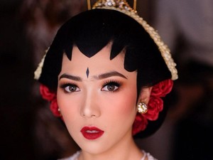 7 Inspirasi Makeup Pengantin Jawa, Menawan Dengan Paes & Riasan Simpel