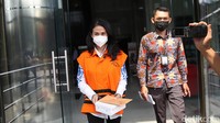 Tersangka Ivana Kwelju sebagai pemberi suap dinilai melanggar Pasal 5 ayat (1) huruf a atau b atau Pasal 13 Undang-Undang Nomor 31 tahun 1999 sebagaimana telah diubah dengan Undang-Undang Nomor 20 Tahun 2001 tentang Perubahan Atas Undang-Undang Nomor 31 Tahun 1999 tentang Pemberantasan Tindak Pidana Korupsi.