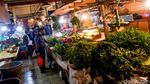 Jelang Ramadan, Intip Harga Sembako di Pasar Senen Jakarta