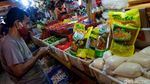 Jelang Ramadan, Intip Harga Sembako di Pasar Senen Jakarta