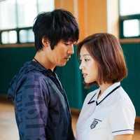 Jo Bo Ah jadi perbincangan setelah membintangi film semi Innocent Thing pada 2014. Dia dikisahkan sebagai siswa SMA yang terobsesi dan merusak rumah tangga gurunya, yang diperankan Jang Hyuk. Foto: Dok. tvN