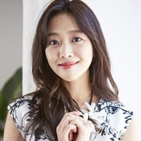 “Ya ampun… (Dia memberikannya padaku) karena hari ini White Day… Prosecutor Do adalah pria yang manis,” tulis Jo Bo Ah setelah menerima kado dari Ahn Bo Hyun. Foto: dok. Instagram Jo Bo Ah