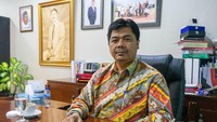Deputi IV Kepala Staf Kepresidenan Bidang Informasi dan Komunikasi Juri Ardiantoro juga masuk sebagai calon Pj Gubenur DKI Jakarta. Ia juga pernah menjadi Ketua KPU RI. (Kolase detikcom)