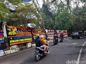 Mentan SYL Diberi Gelar Profesor Kehormatan, Unhas Dipenuhi Karangan Bunga