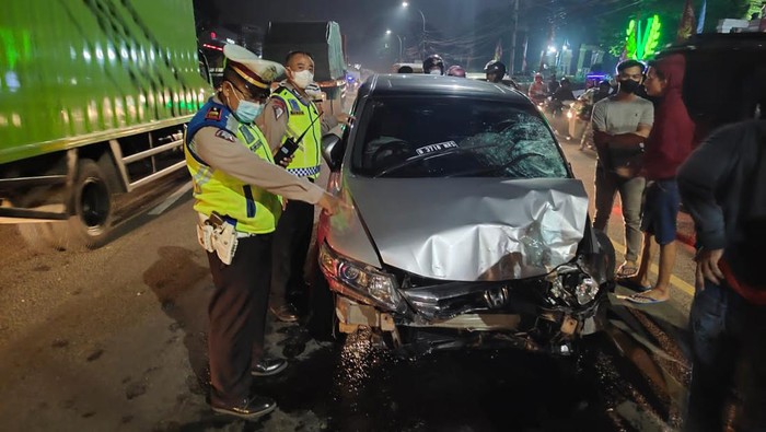 Kecelakaan mobil tabrak 7 kendaraan di Tangerang