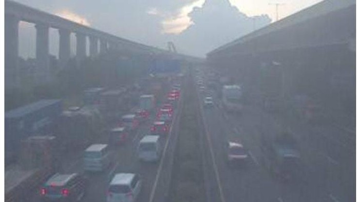 Kemacetan di Tol Cikampek arah Jakarta