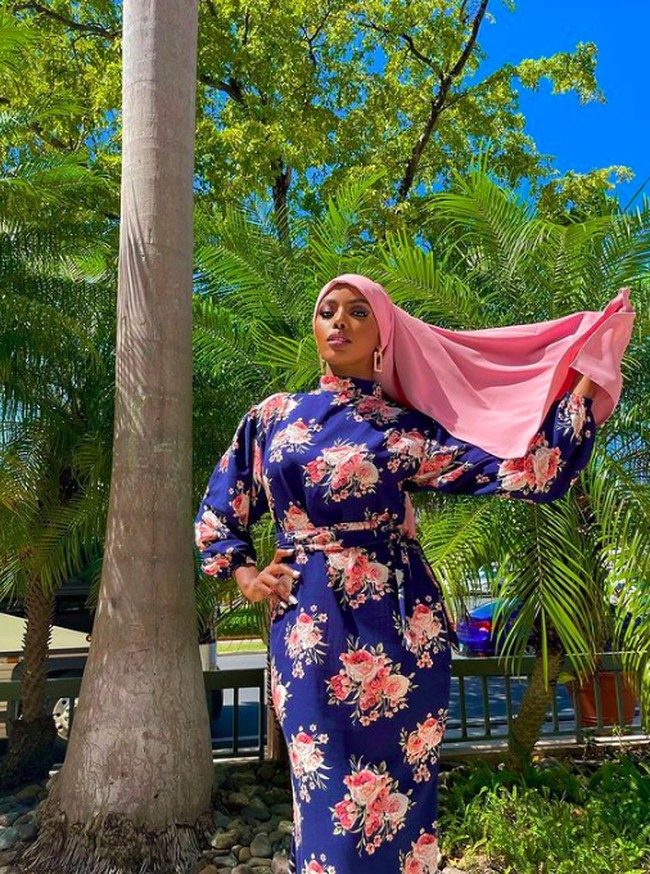 Khadija Omar merupakan ratu kecantikan lulusan jurusan psikologi. Khadija memutuskan mengikuti kontes kecantikan setelah terjun ke dunia modelling. Foto: Instagram