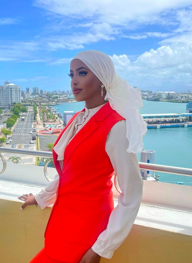 Dia menjadi model karena merasa kurangnya perwakilan wanita muslimah berhijab dalam dunia modelling. Miss Universe Somalia pertama Halima Aden adalah inspirasinya.Foto: Instagram