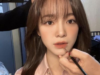 Pesona Kim Sejeong, Bintang Drakor A Business Proposal, Emma Stone Korea