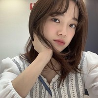 Dari acara Produce 101, Kim Sejeong dikenal serba bisa dan mendapat julukan ‘God Sejeong’. Pasalnya dia memiliki potensi sebagai vokalis utama dan kepribadian yang menyenangkan. Kim Sejeong juga membantu kontestan lain yang mengalami kesulitan. Foto: dok. Instagram @clean_0828