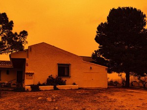 Bukan Tanda Kiamat, Tapi Langit di Spanyol Jadi Oranye Mengerikan