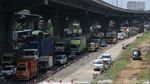 Macet di Tol Jakarta-Cikampek Panjangnya Minta Ampun