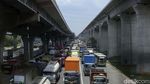 Macet di Tol Jakarta-Cikampek Panjangnya Minta Ampun