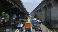 Kemacetan di ruas jalan menuju Jakarta ini telah macet sejak Rabu (16/3/2022), kemarin.
