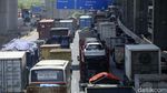 Macet di Tol Jakarta-Cikampek Panjangnya Minta Ampun