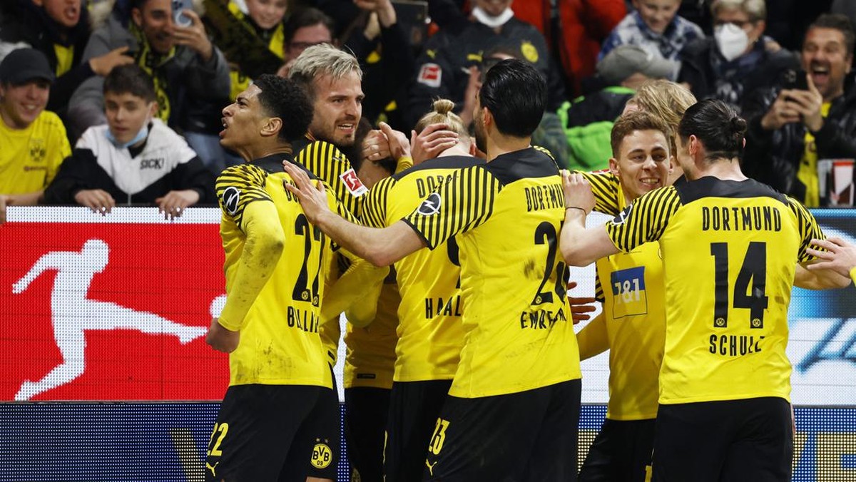 Borussia Dortmund menang 1-0 atas Mainz sekaligus menempel Bayern Munich (REUTERS/HEIKO BECKER)