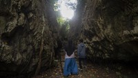 Setelah ditutup selama dua tahun dan dibuka kembali pada 1 Januari 2022, kawasan wisata yang menyimpan benda-benda purbakala antara 8.000 sampai 3.000 Sebelum Masehi itu kini mulai ramai dikunjungi kembali. 