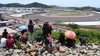 Termasuk lokasinya yang menawan karena terletak di pinggir pantai. Tak heran, MotoGP pun menasbihkan Pertamina Mandalika International Street Circuit sebagai salah satu sirkuit terindah di dunia.