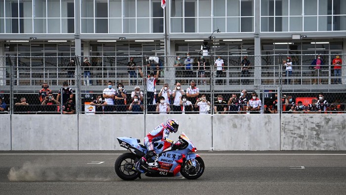 Menghitung Hari Menuju Balapan Perdana MotoGP Mandalika Penantian panjang Indonesia untuk jadi tuan rumah ajang balapan internasional MotoGP berbuah manis. Puluhan pembalap siap melaju di Sirkuit Mandalika pekan ini.