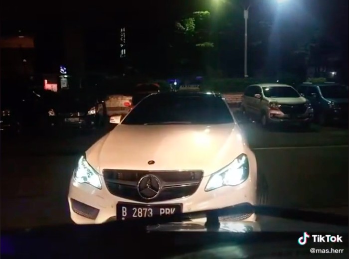 Mercy diduga halangi ambulans yang bawa pasien bersalin