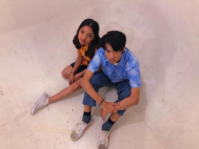 Unggahan Devano baru-baru ini di Instagram yang berhasil membuat netizen menjadi heboh. Pasalnya unggahannya itu mengisyaratkan bahwa hubungan Devano dan Naura telah putus. Dalam foto yang diunggahnya itu Devano menuliskan keterangan thank u yang disertai dengan emoji hati serta lambaian tangan. Foto: Instagram