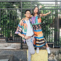 Tak sedikit netizen yang menyayangkan putusnya hubungan Devano dan Naura. Pasalnya pasangan yang satu ini dinilai serasi. Seperti dalam foto yang satu ini, Naura dan Devano tampil kompak mengenakan pakaian couple. Foto: Instagram