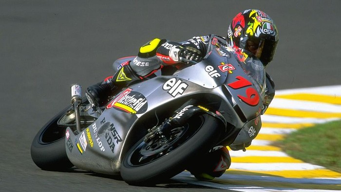 Nostalgia MotoGP Indonesia 25 Tahun Lalu 7 Apr 1996: Olivier Jacques of France leans into a corner on his Honda during the Indonesian Grand Prix at the Sentul circuit in Indonesia. \ Mandatory Credit: Michael Cooper/Allsport
