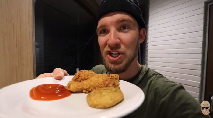 Orang Asing Bandingkan KFC Indonesia dengan KFC Luar Negeri