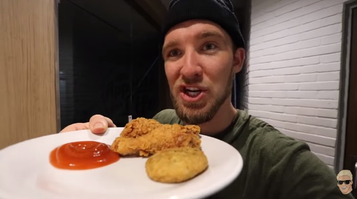 Orang Asing Bandingkan KFC Indonesia dengan KFC Luar Negeri