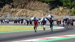 Pakai Caping dan Payung, Rider MotoGP Cek Lintasan Sirkuit Mandalika