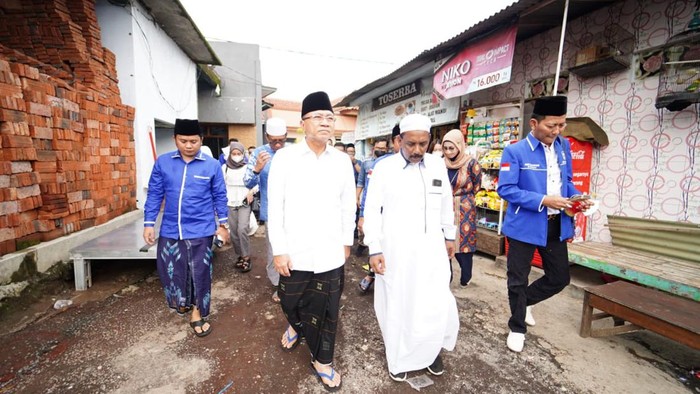 PAN Zulkifli Hasan Ketua Umum PAN Zulkifli Hasan menggelar Roadshow menyapa warga di Wilayah Tapal Kuda Jawa Timur, Rabu (16/3/2022).