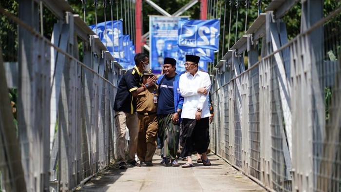 Ketua Umum PAN Zulkifli Hasan menggelar Roadshow menyapa warga di Wilayah Tapal Kuda Jawa Timur, Rabu (16/3/2022).