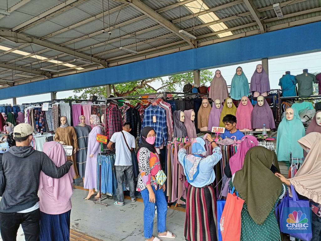 Pasar Tanah Abang banjir barang Impor (CNBC Indonesia/Ferry Sandi)