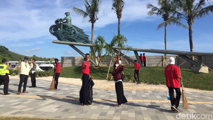 Patung Presiden Jokowi di Mandalika