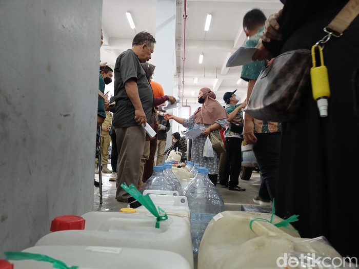 Pedagang Gorengan Keluhkan Mahalnya Minyak Goreng di Ponorogo
