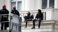 Kelompok tersebut menyebut diri mereka Makhnovis London, setelah anarkis Ukraina Nestor Makhno, yang memberontak melawan Tentara Putih Rusia pada tahun 1918-1921.