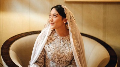 Foto: Penampilan Putri Tanjung di Pengajian Jelang Menikah, Cantik dengan Abaya