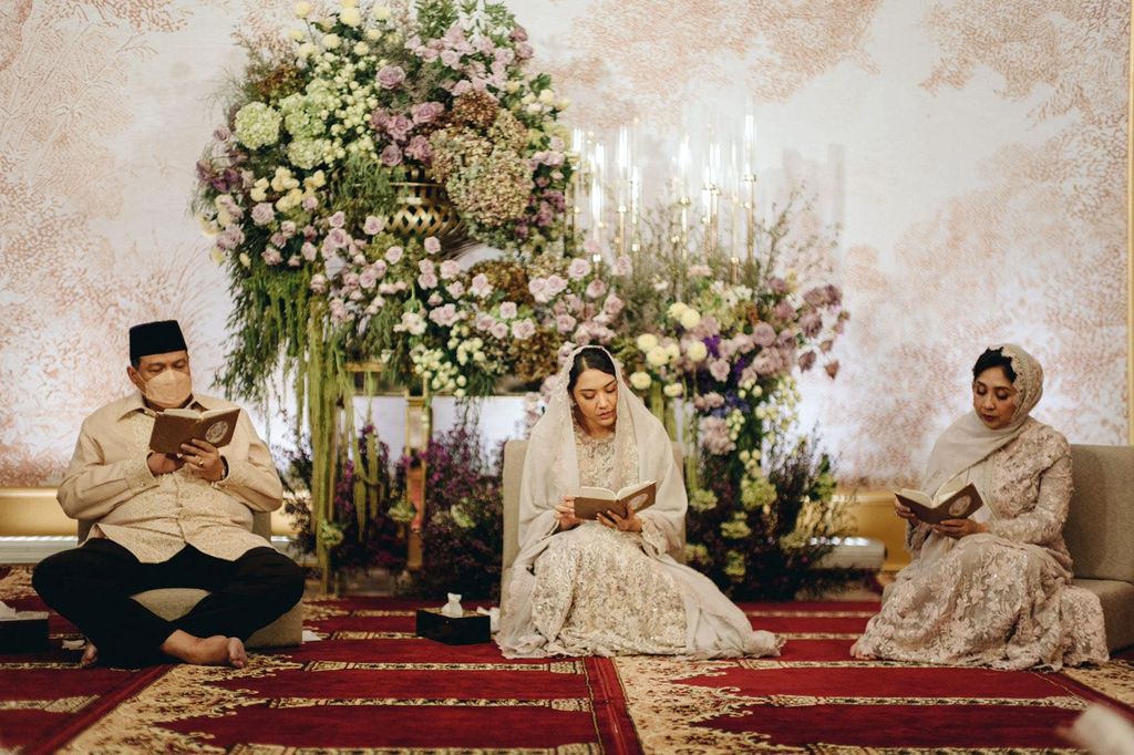 Putri Tanjung menggelar pengajian jelang pernikahannya dengan Guinandra Jatikusumo di kediaman ayahnya Chairul Tanjung, di Menteng, Jakarta Selatan, pada Kamis (17/3/2022).