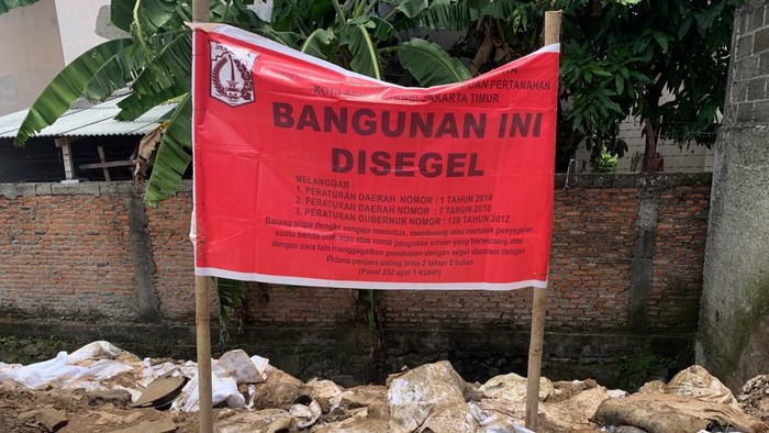 Pengerukan got yang sebabkan banjir di Duren Sawit, Jakarta Timur.