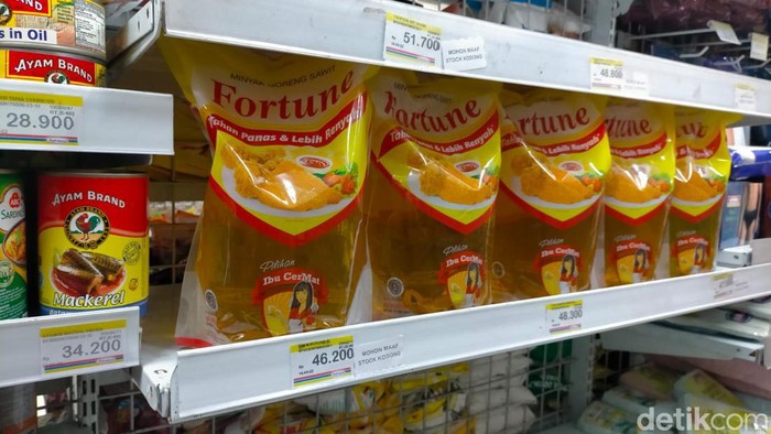 penjualan minyak goreng di minimarket sidoarjo