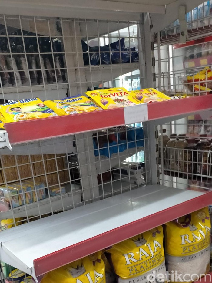 penjualan minyak goreng di minimarket sidoarjo